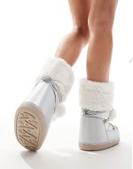 Aster snowboots with with fur trim and pom pom detail in silver
