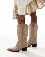western boot in beige