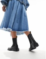 Maybole chelsea boots in black leather