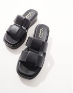 chunky 90s flatform sandal in black