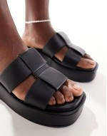 chunky 90s flatform sandal in black