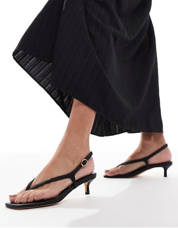 strap detail thong heeled sandals in black