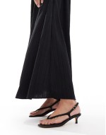strap detail thong heeled sandals in black